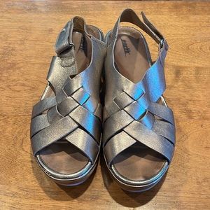 EARTH sandals size 10